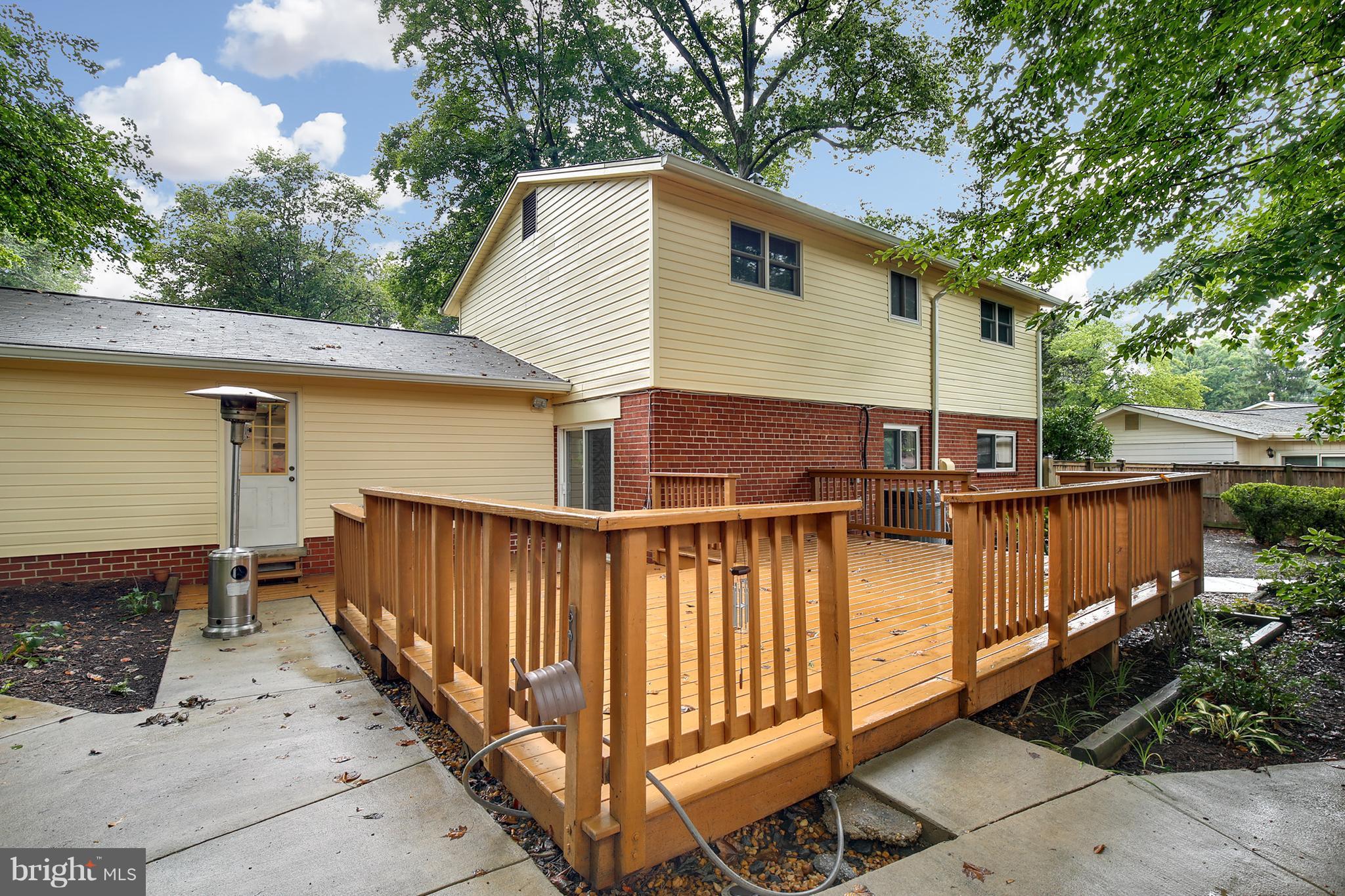 8813 Victoria Road Springfield, VA 22151 - Photo 29 of 30 Exterior (Rear)