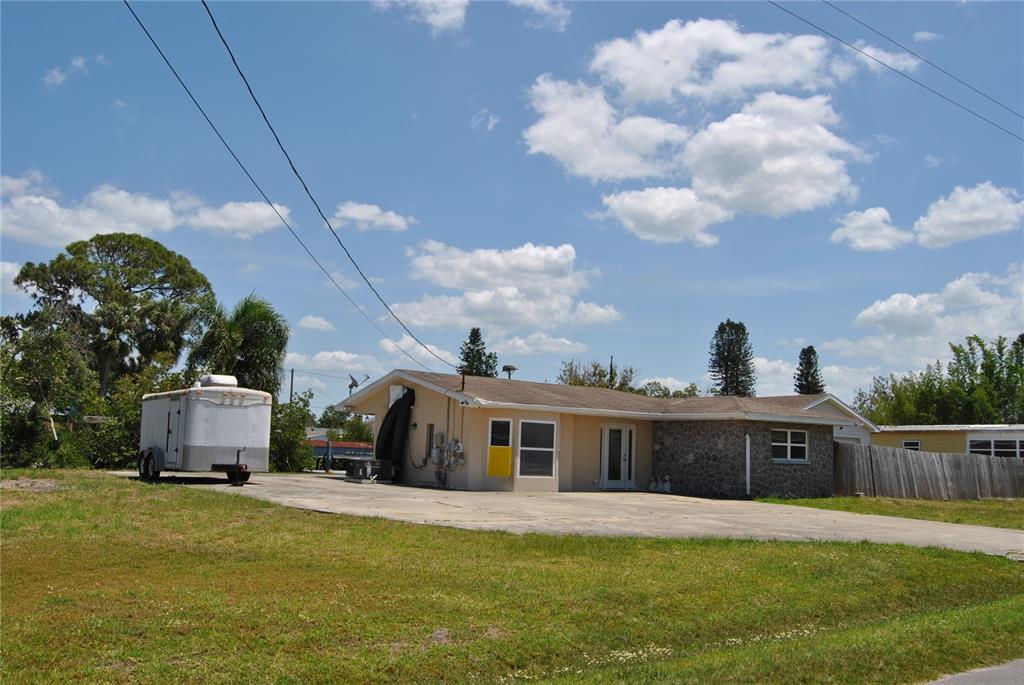 119 18th Street Northwest Ruskin, FL 33570 - Photo 2 of 20 a front view of a house with a garden