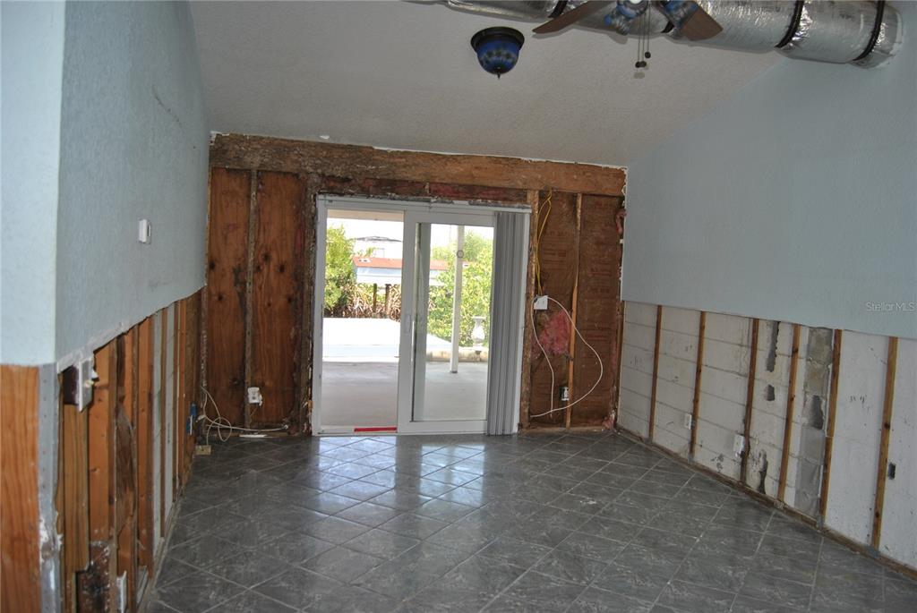 119 18th Street Northwest Ruskin, FL 33570 - Photo 3 of 20