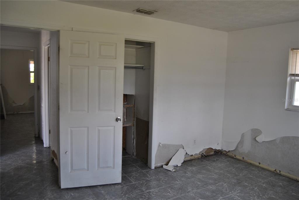 119 18th Street Northwest Ruskin, FL 33570 - Photo 7 of 20 a view of empty room