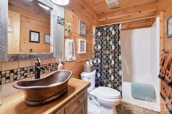 $500,000 | 135 Poodles Way, Lake Lure, NC 28746