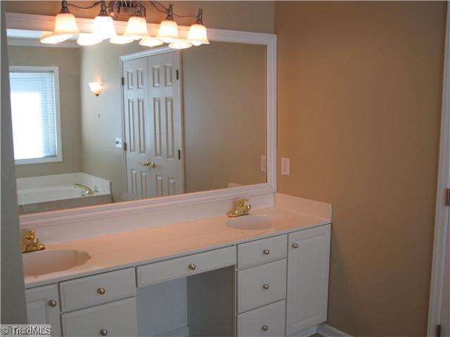 525 Adams Gate Road Winston-Salem, NC 27107 - Photo 8 of 12 Master Bath/Spa.