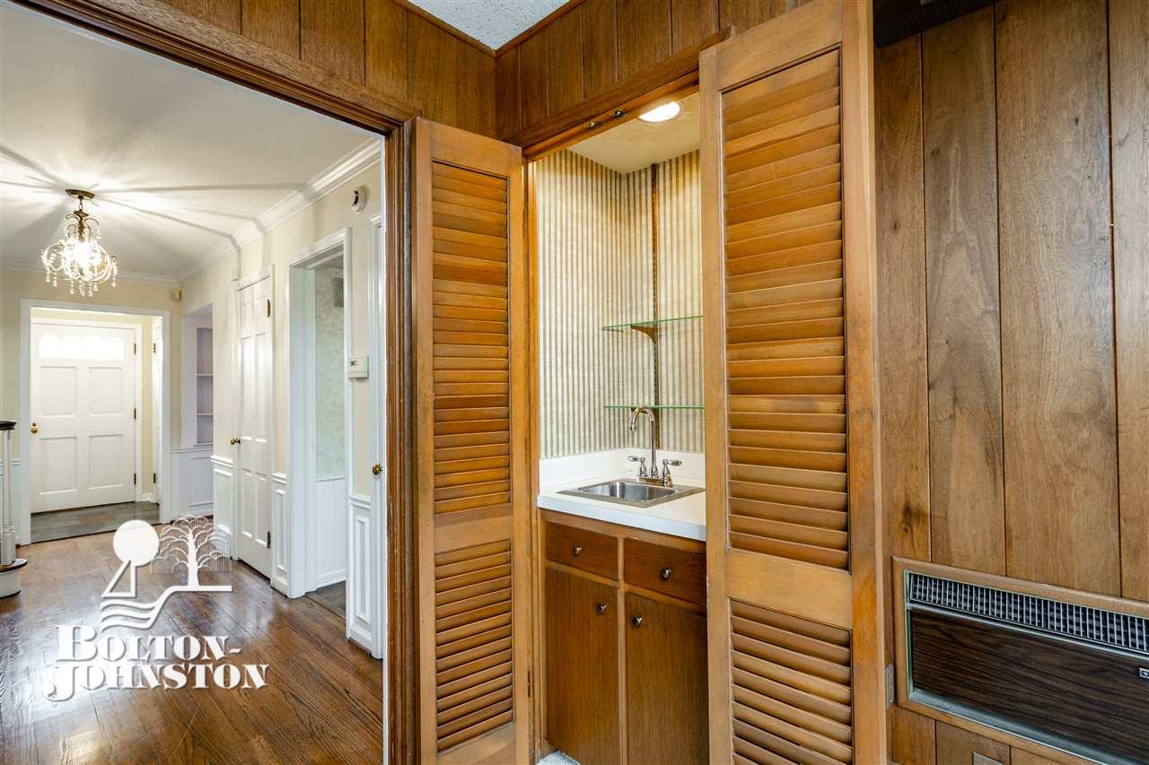 376 Moross Road Grosse Pointe Farms, MI 48236 - Photo 13 of 62