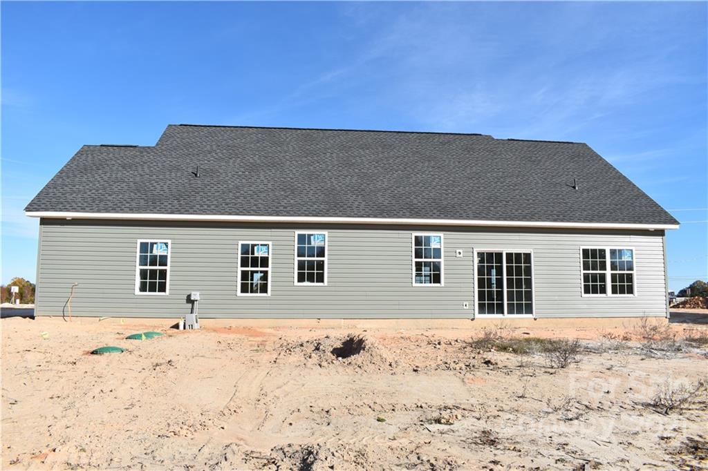 2127 State Rd S-46-1474, Unit 4 Clover, SC 29710 - Photo 21 of 23 a backyard of a house