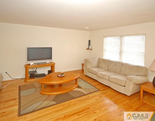 202 Runyon Avenue Middlesex, NJ 08846 - Photo 4 of 15