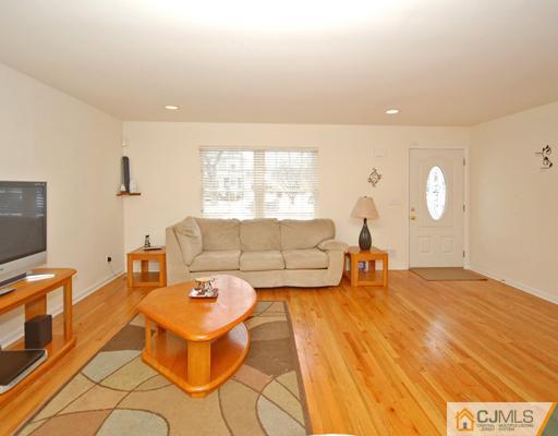 202 Runyon Avenue Middlesex, NJ 08846 - Photo 5 of 15