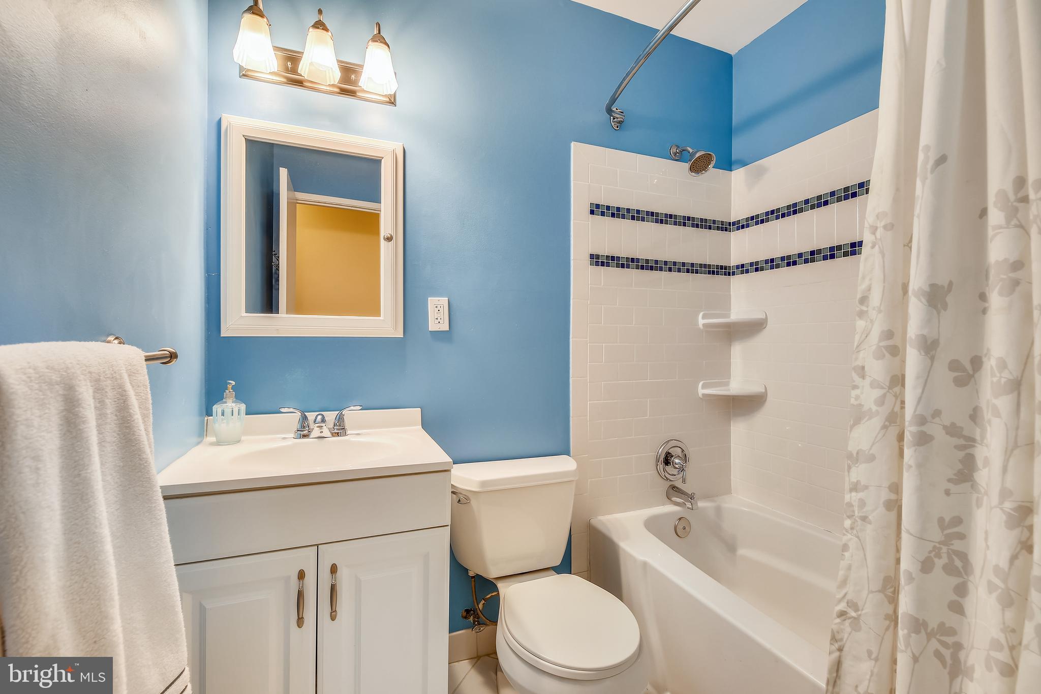 8134 Inverness Ridge Road Potomac, MD 20854 - Photo 13 of 27 Bathroom 2