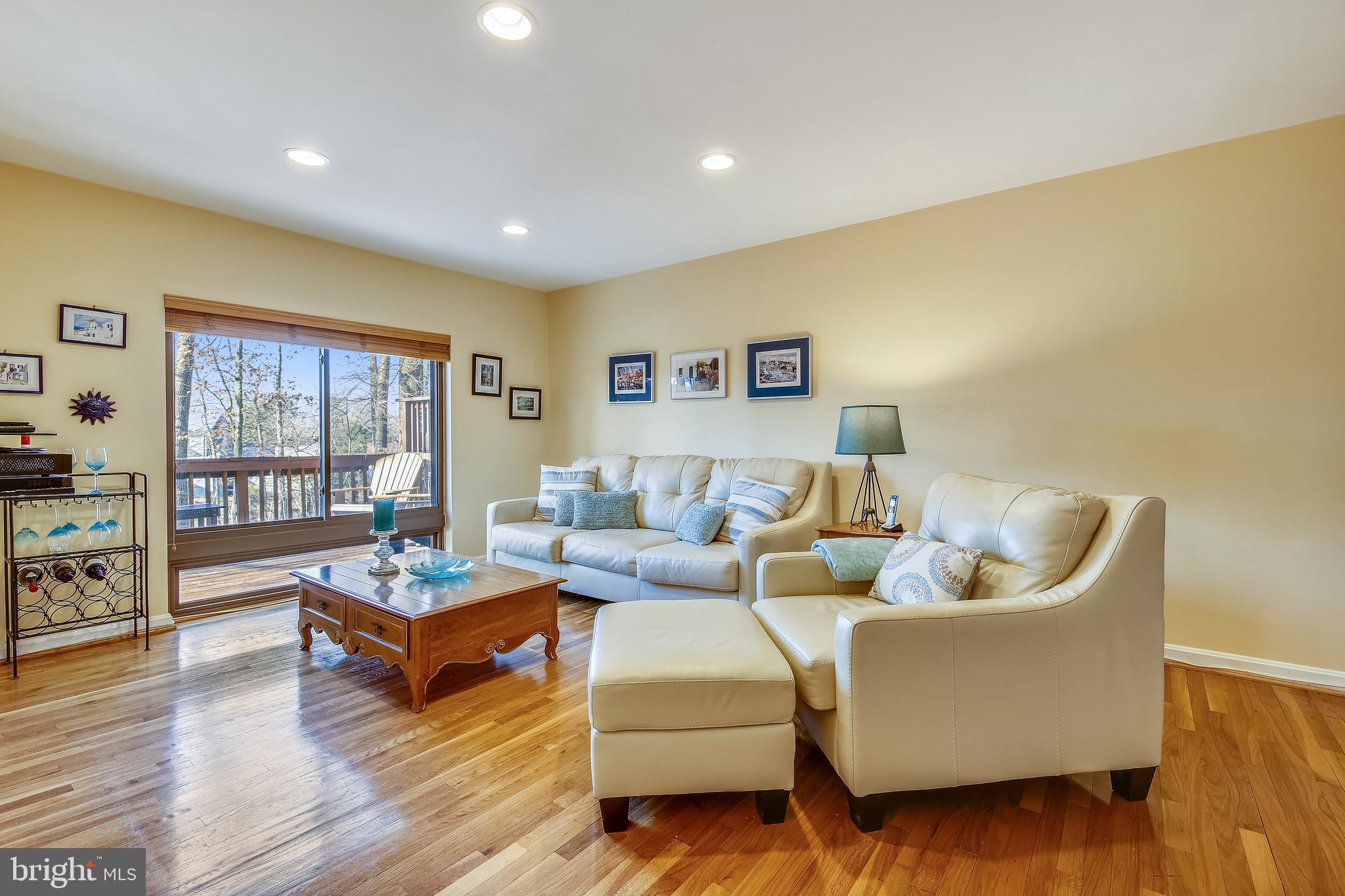 8134 Inverness Ridge Road Potomac, MD 20854 - Photo 4 of 27 Living Room