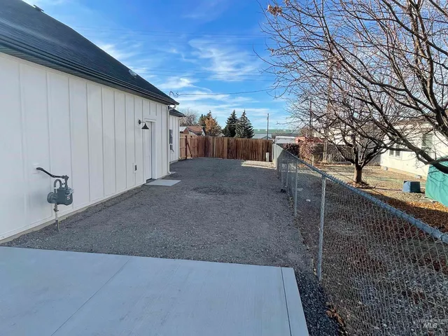 $399,500 | 1020 South Adell Street, Filer, ID 83328