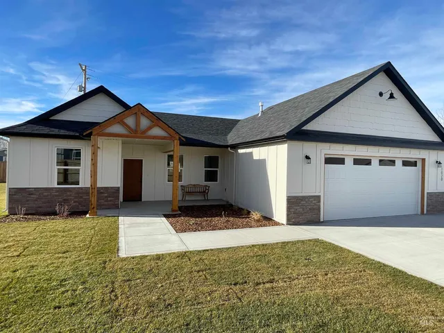 $399,500 | 1020 South Adell Street, Filer, ID 83328
