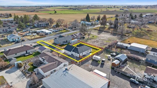 $399,500 | 1020 South Adell Street, Filer, ID 83328