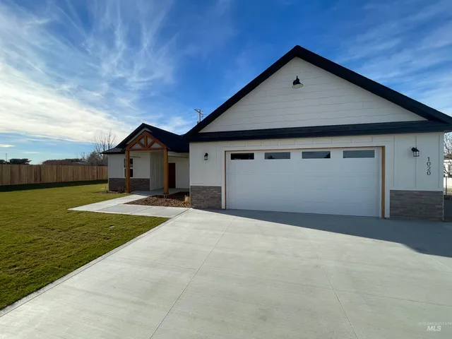 $399,500 | 1020 South Adell Street, Filer, ID 83328
