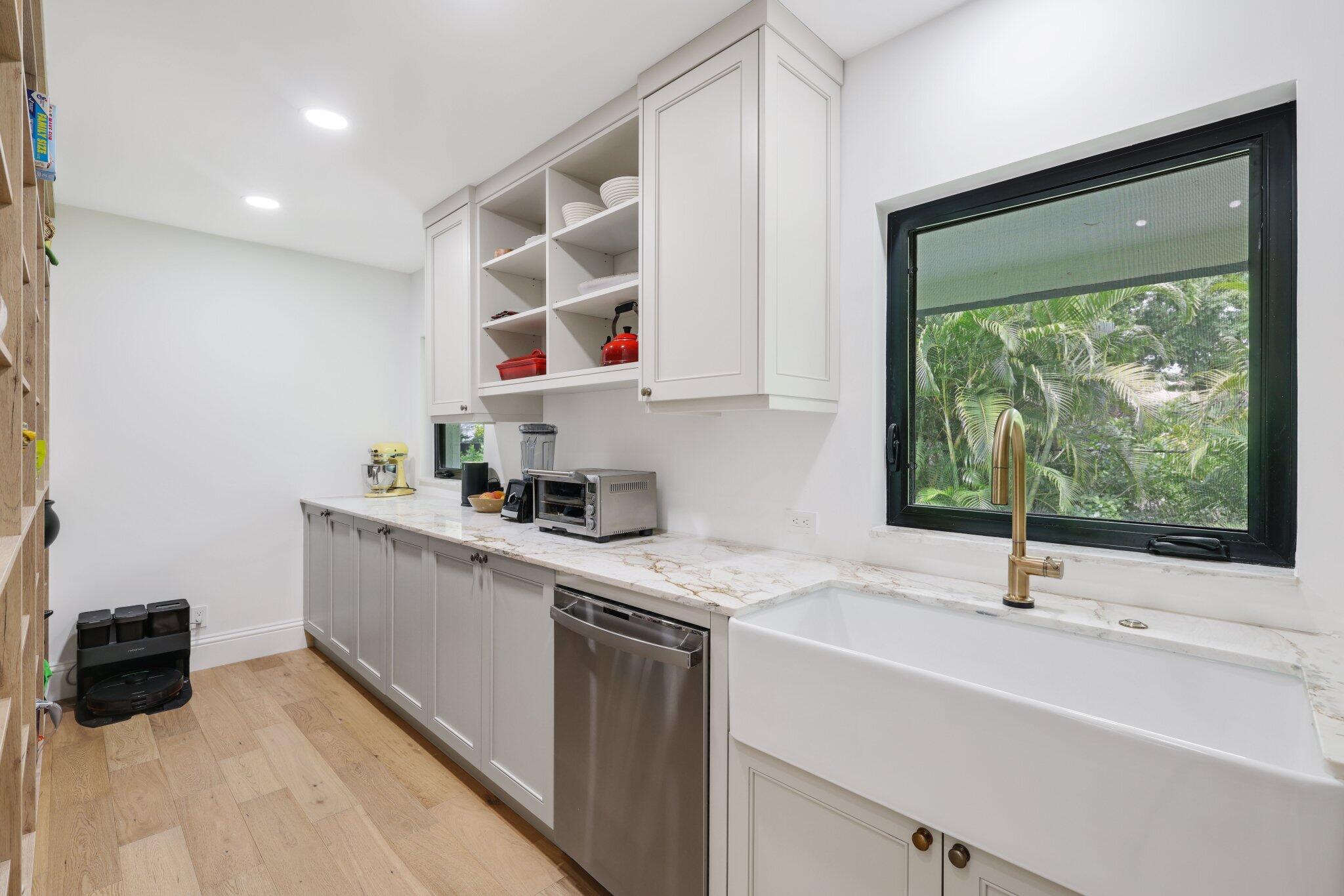 3235 Hyde Circle Boca Raton, FL 33434 - Photo 21 of 76 Kitchen and pantry area
