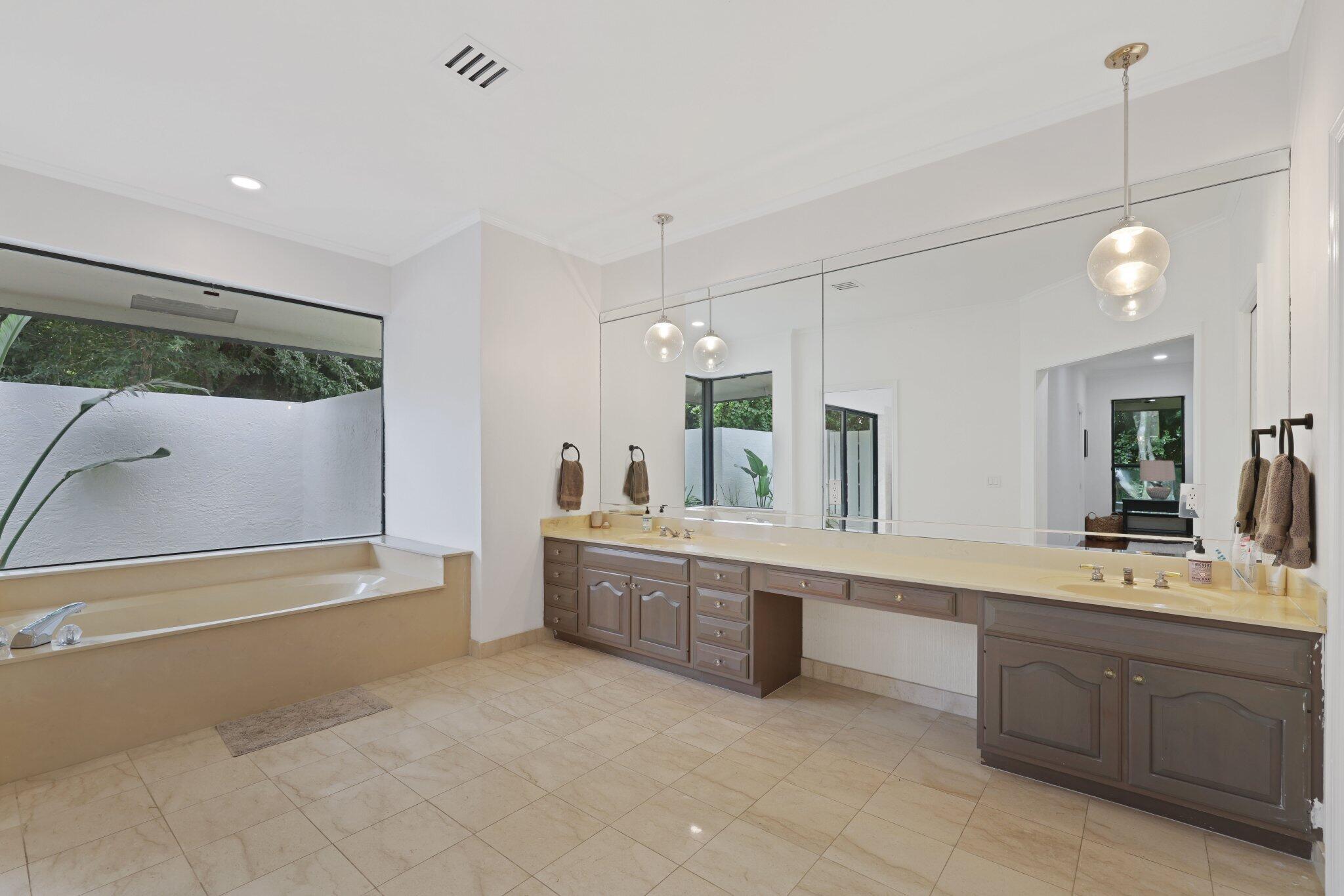 3235 Hyde Circle Boca Raton, FL 33434 - Photo 40 of 76 Primary bathroom