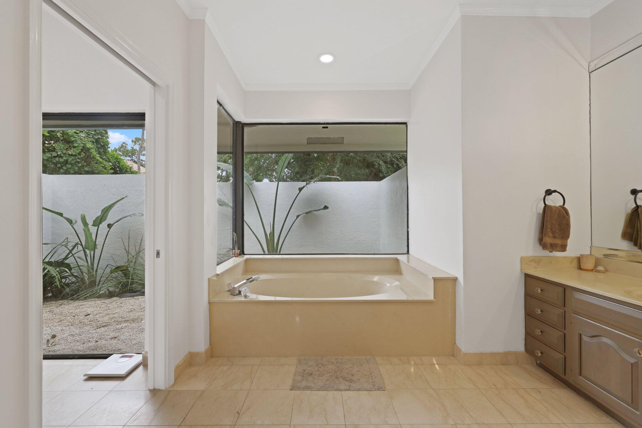 3235 Hyde Circle Boca Raton, FL 33434 - Photo 41 of 76 Primary bathroom