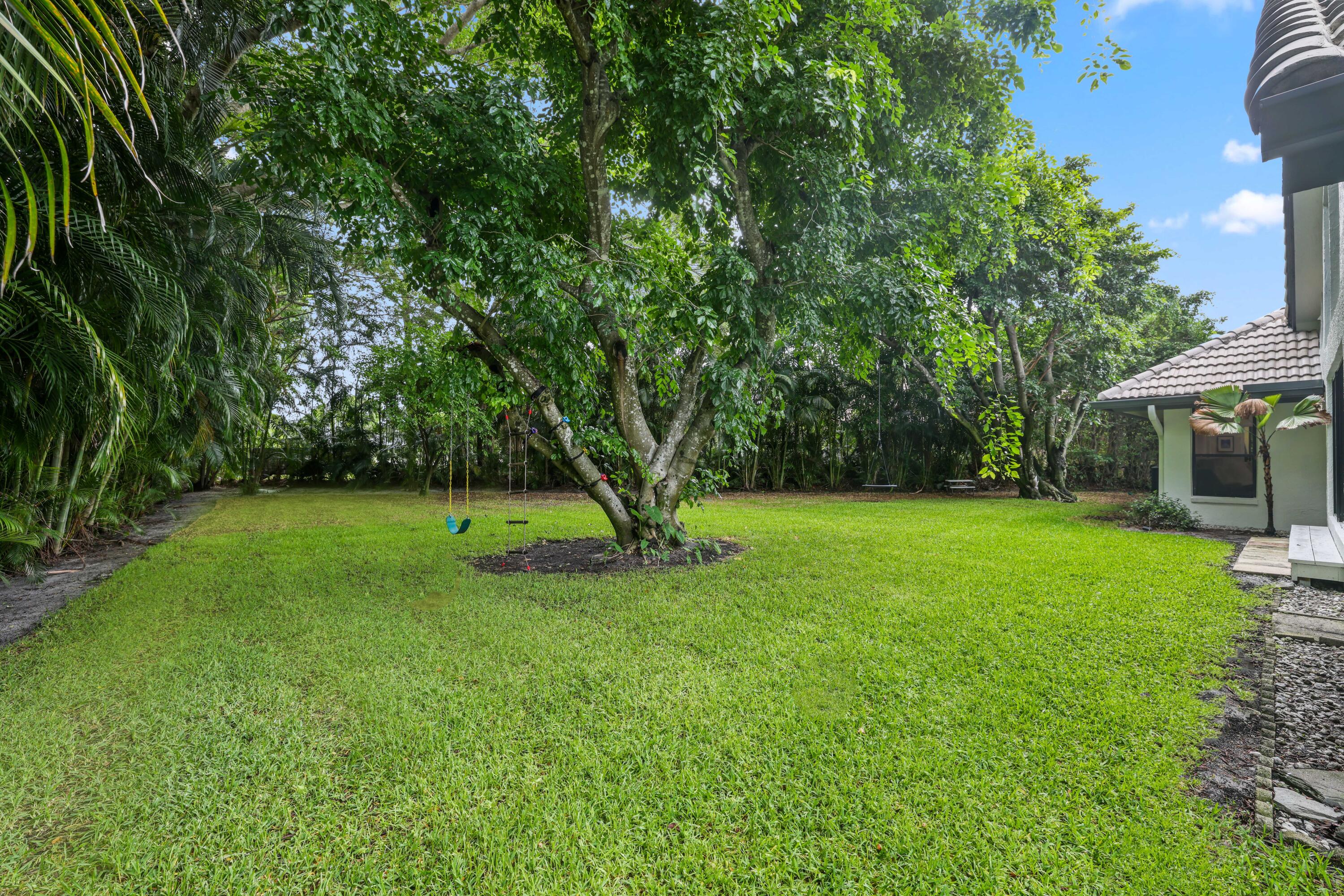 3235 Hyde Circle Boca Raton, FL 33434 - Photo 60 of 76 Large side yard