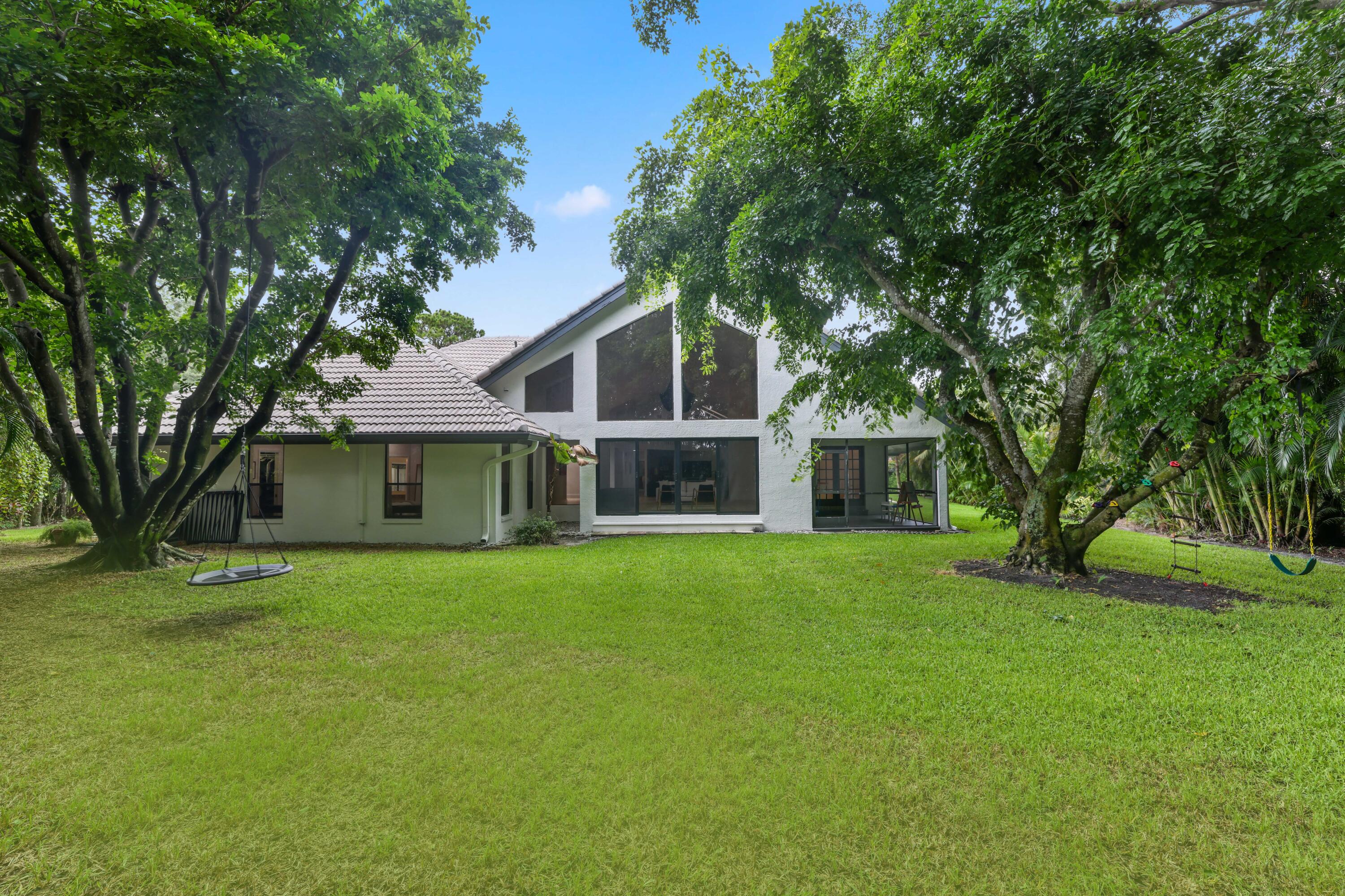 3235 Hyde Circle Boca Raton, FL 33434 - Photo 61 of 76 Large side yard