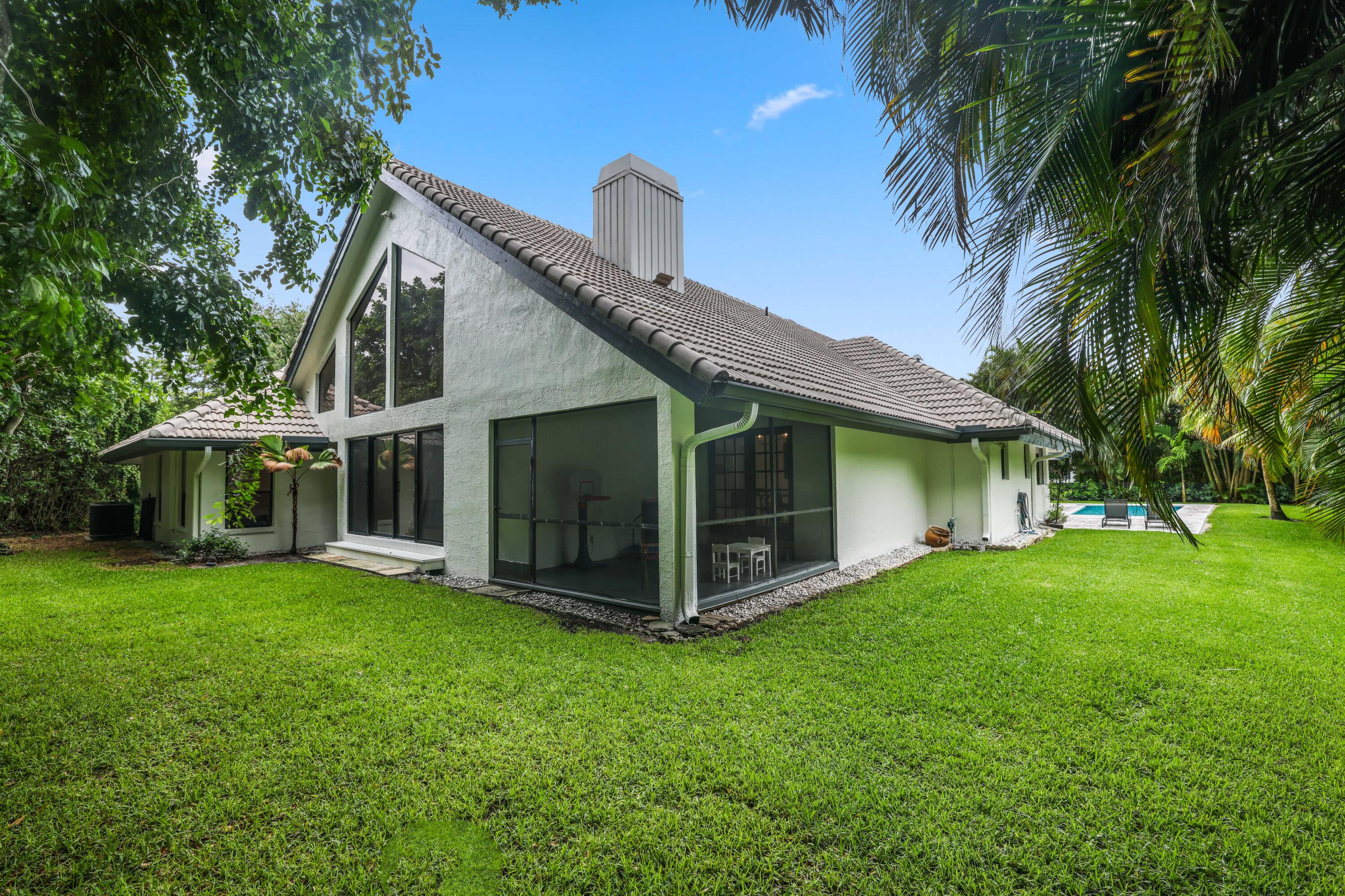 3235 Hyde Circle Boca Raton, FL 33434 - Photo 62 of 76 Large side yard