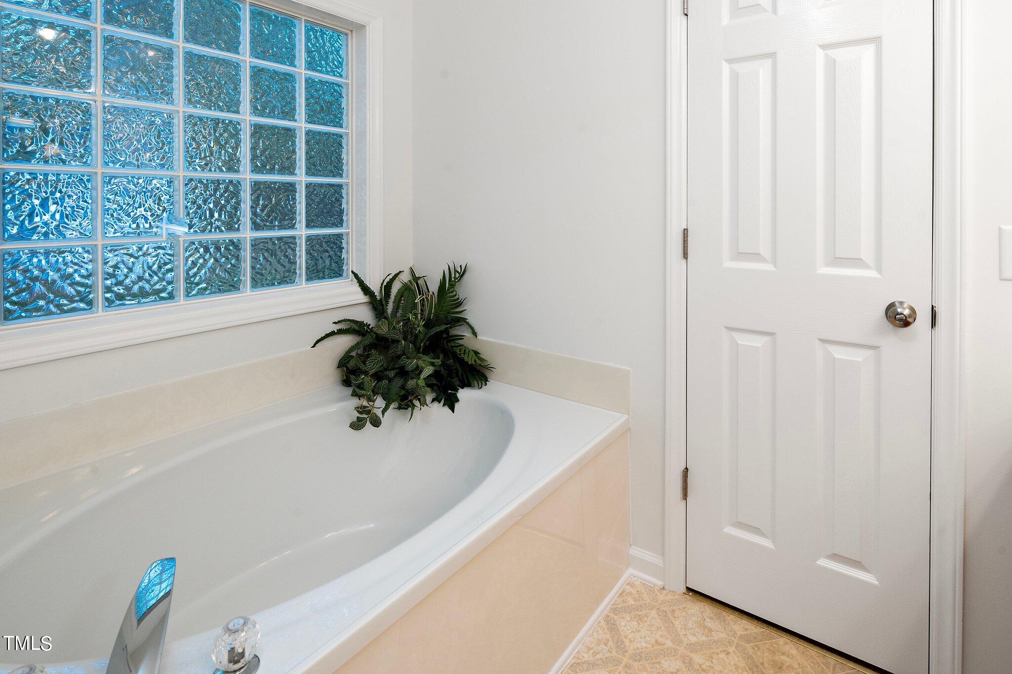 2917 Beehnon Way Raleigh, NC 27603 - Photo 21 of 39 Primary bedroom garden tub