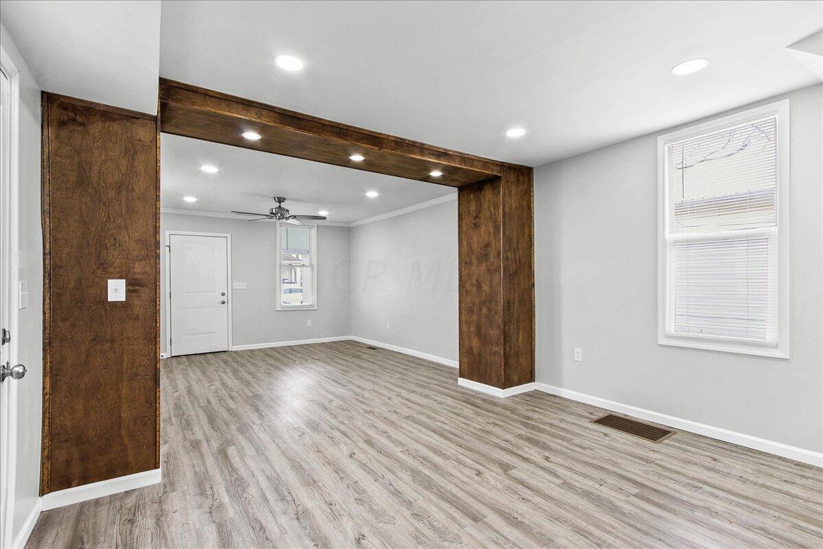 349 Walnut Street Circleville, OH 43113 - Photo 4 of 28 06-IMG_3238