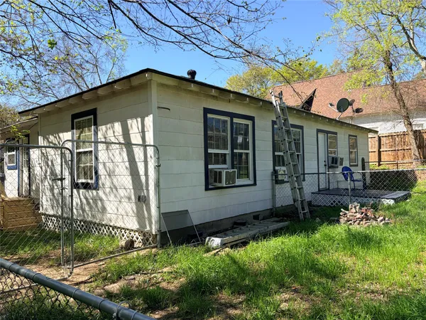 $850 | 1410 15th Street, Huntsville, TX 77340