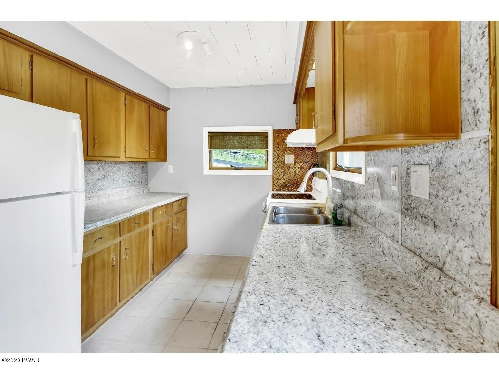 546 Silver Lake Road Dingmans Ferry, PA 18328 - Photo 7 of 19 07-Kitchen