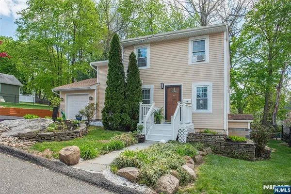$749,900 | 119 Sherwood Avenue, Mahwah, NJ 07430