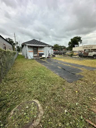 $1,650 | 304 Lockwood Drive, Houston, TX 77011