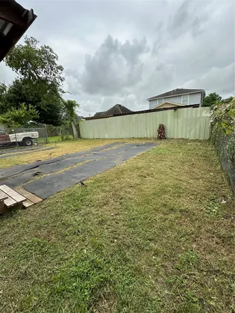 $1,650 | 304 Lockwood Drive, Houston, TX 77011
