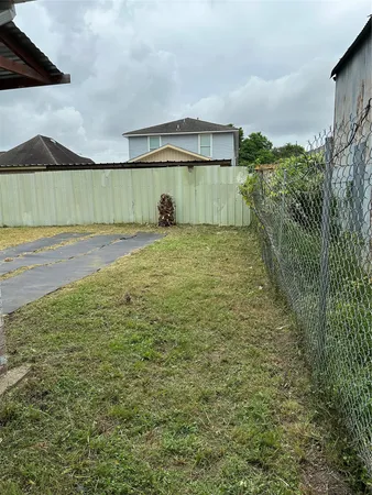 $1,650 | 304 Lockwood Drive, Houston, TX 77011