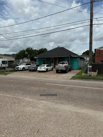 $1,650 | 304 Lockwood Drive, Houston, TX 77011