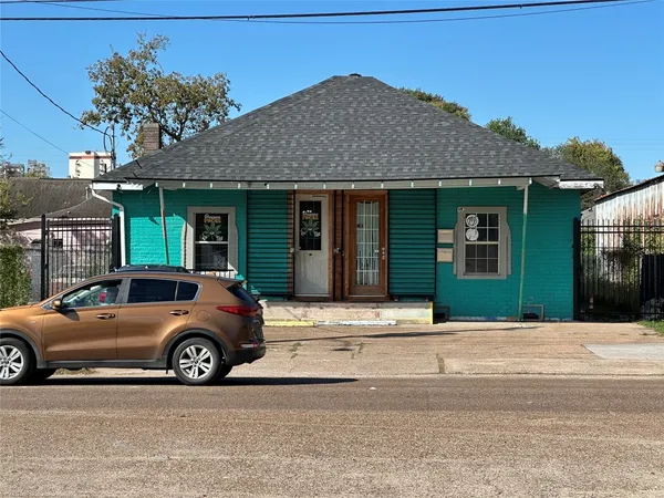 $1,650 | 304 Lockwood Drive, Houston, TX 77011