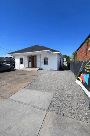 $1,650 | 304 Lockwood Drive, Houston, TX 77011