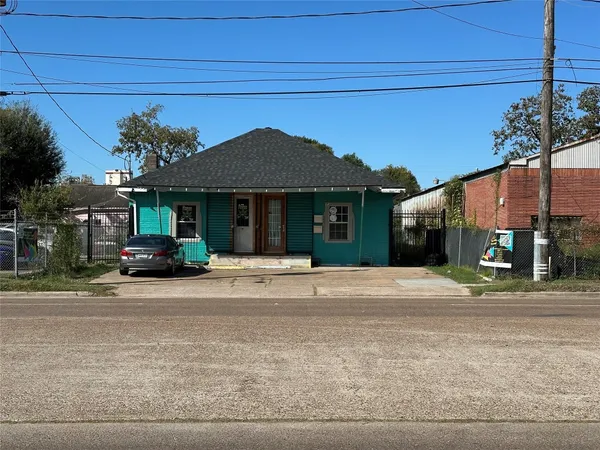 $1,650 | 304 Lockwood Drive, Houston, TX 77011