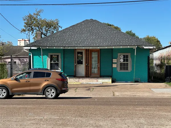 $1,650 | 304 Lockwood Drive, Houston, TX 77011
