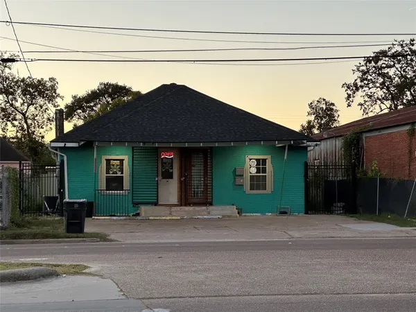 $1,650 | 304 Lockwood Drive, Houston, TX 77011