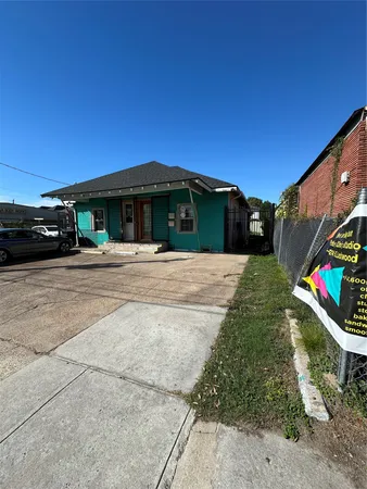 $1,650 | 304 Lockwood Drive, Houston, TX 77011