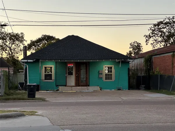 $1,650 | 304 Lockwood Drive, Houston, TX 77011