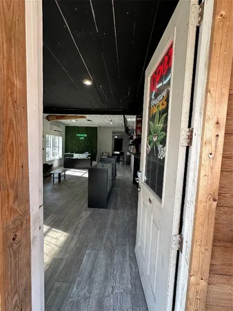 $1,650 | 304 Lockwood Drive, Houston, TX 77011