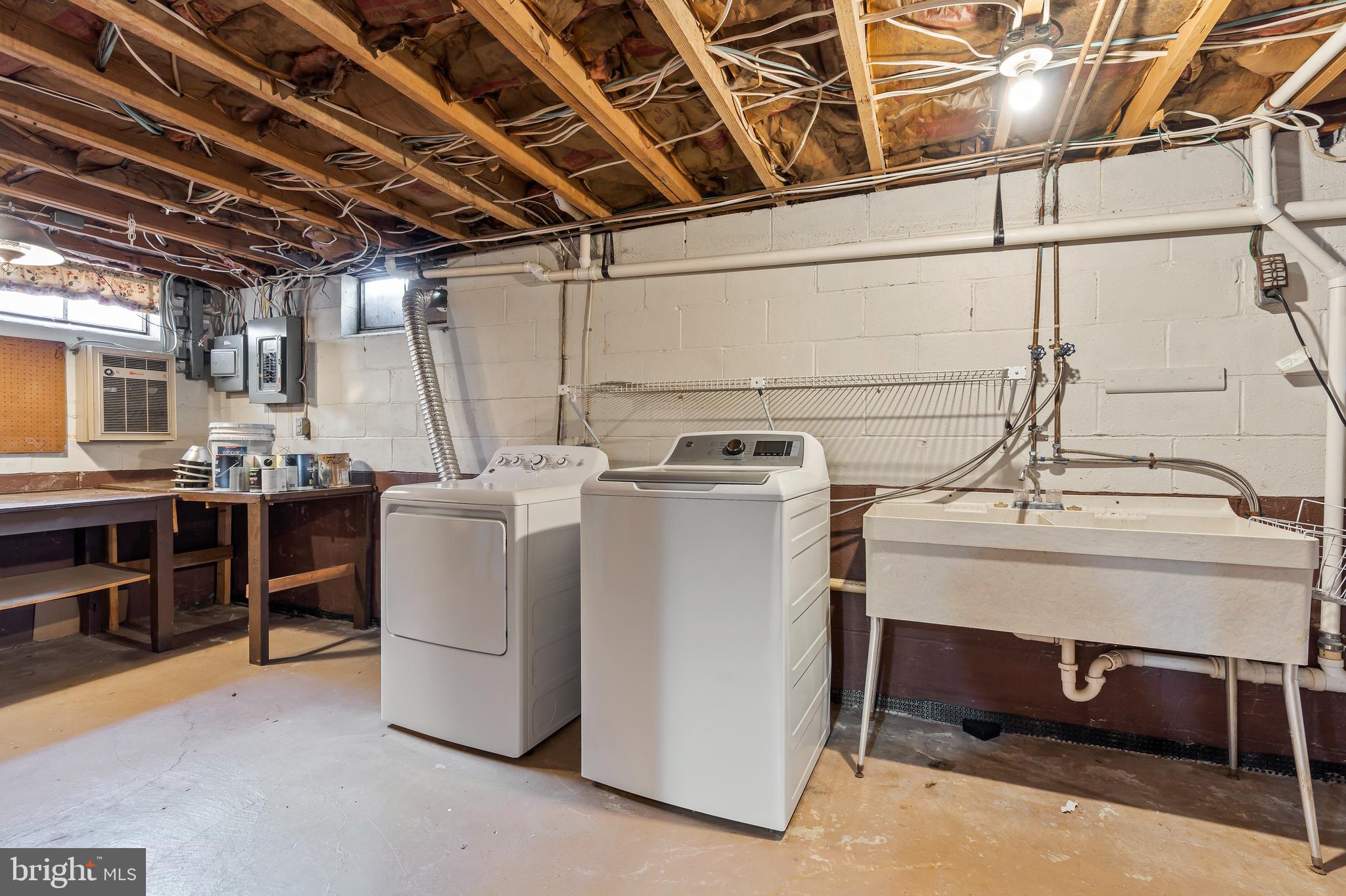 10909 Donelson Drive Williamsport, MD 21795 - Photo 26 of 37 a utility room with dryer and washer