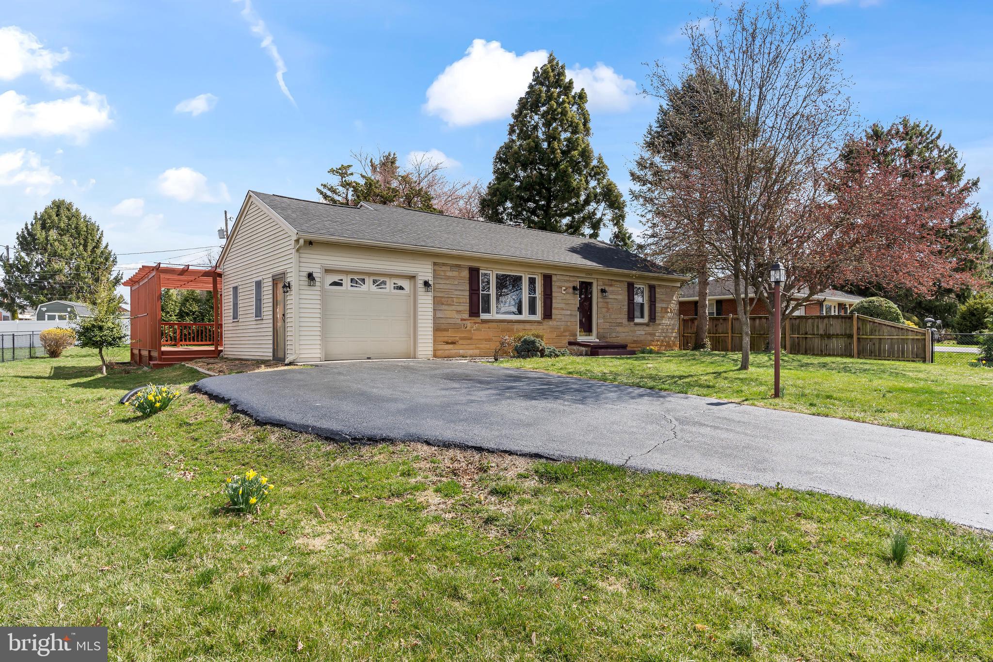 10909 Donelson Drive Williamsport, MD 21795 - Photo 3 of 37 a view of a house with a big yard and palm trees