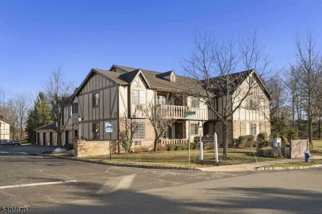 $2,450 | 25 Canterbury Road, Unit D, Chatham, NJ 07928