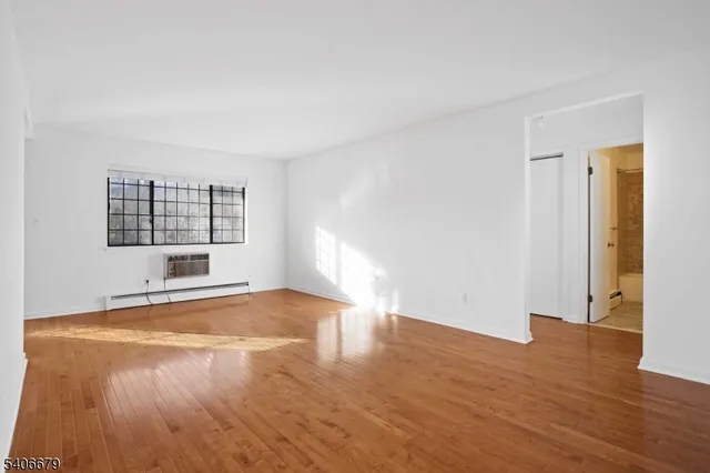 $2,450 | 25 Canterbury Road, Unit D, Chatham, NJ 07928