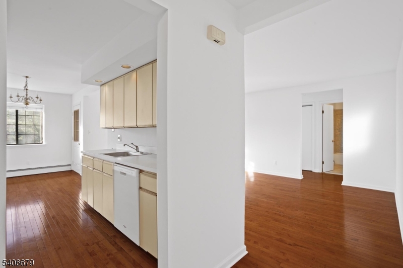 25 Canterbury Road, Unit D Chatham, NJ 07928 - Photo 2 of 13