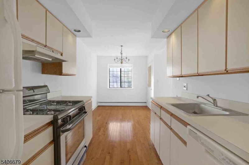 25 Canterbury Road, Unit D Chatham, NJ 07928 - Photo 3 of 13