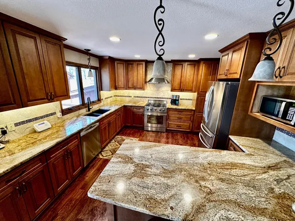 $515,000 | 8128 Lower 129th Court, Apple Valley, MN 55124