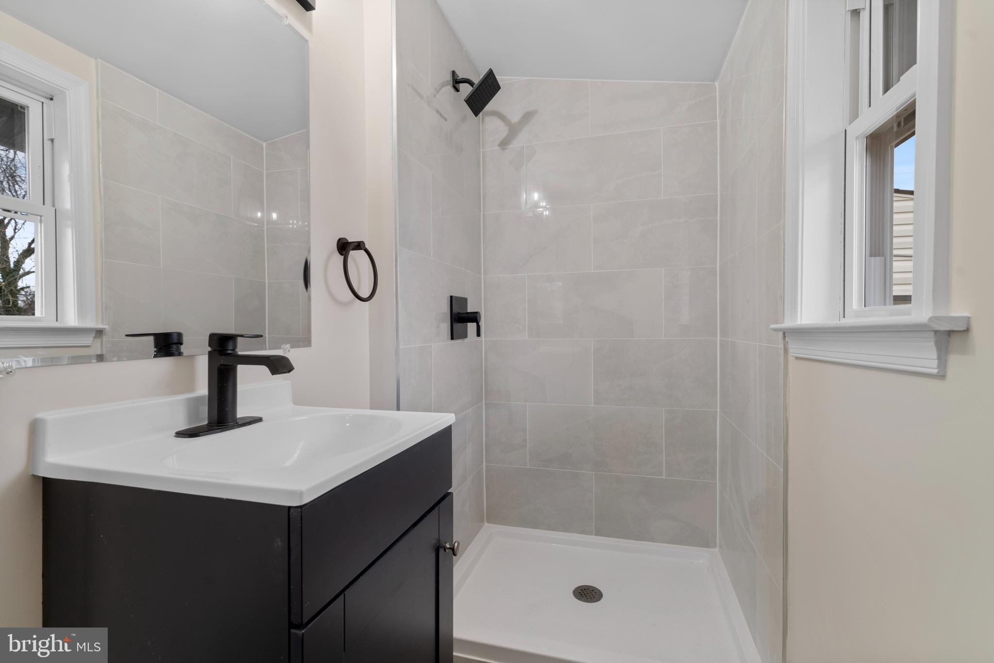 4761 Bonnie Brae Road Pikesville, MD 21208 - Photo 15 of 32 MBR w/ Walk in Shower