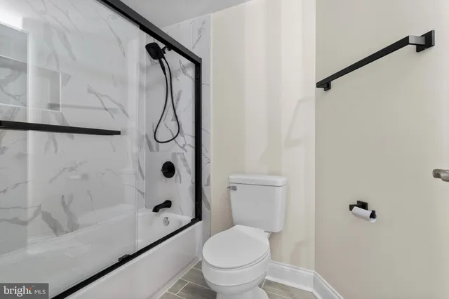 a bathroom with a toilet and a shower