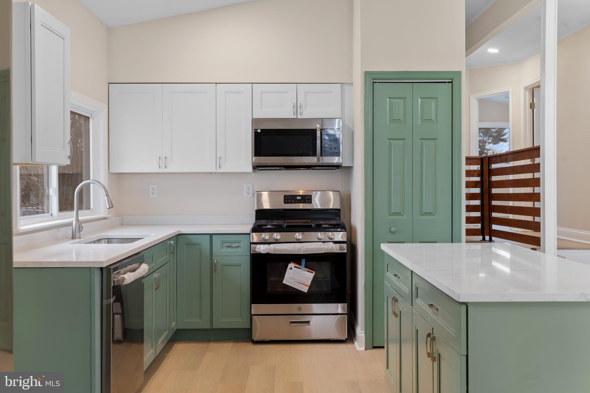 4761 Bonnie Brae Road Pikesville, MD 21208 - Photo 10 of 32 Kitchen w/ Quartz Counters