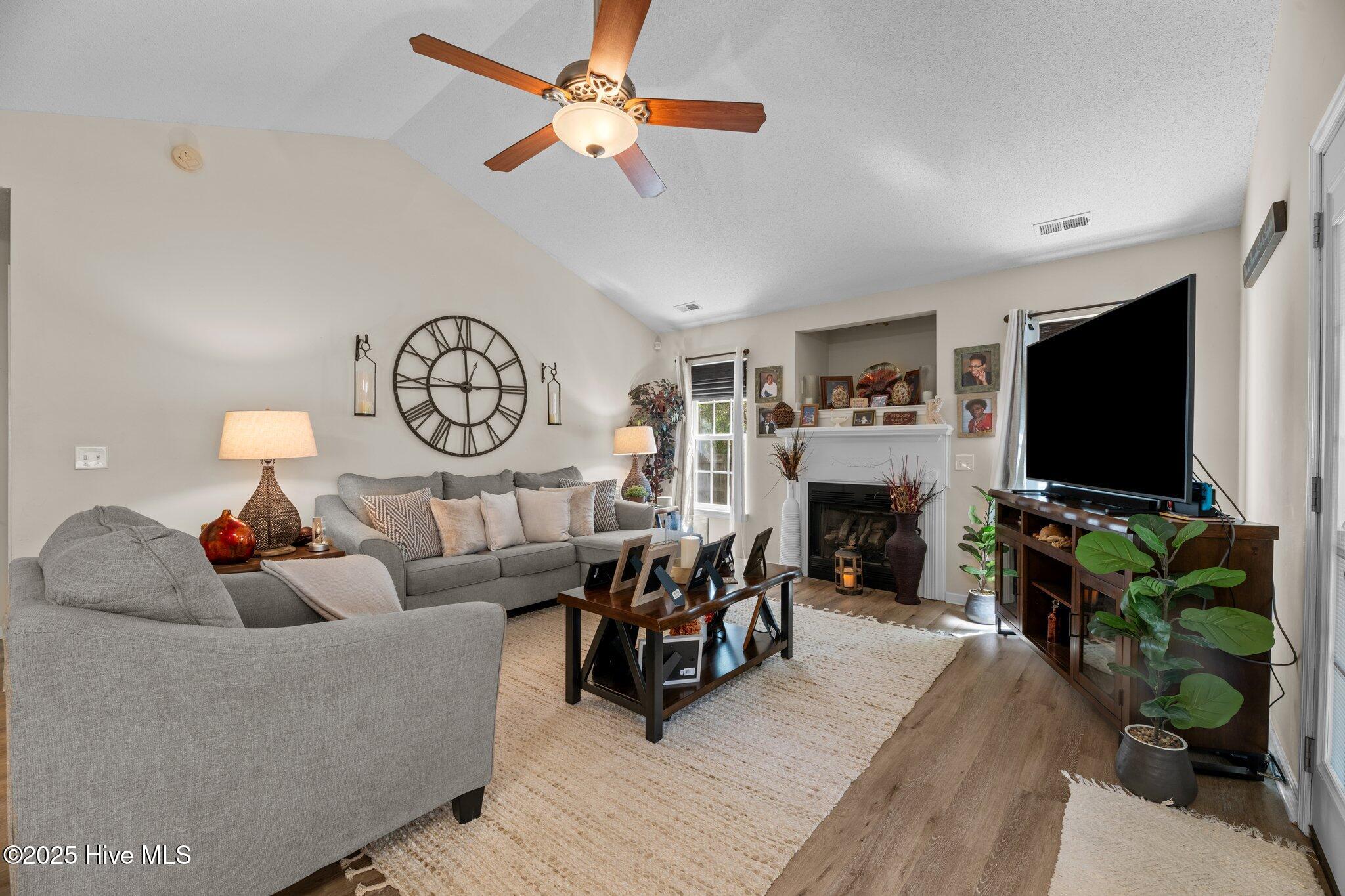 4613 Rainmaker Drive New Bern, NC 28562 - Photo 7 of 29 Living Rm